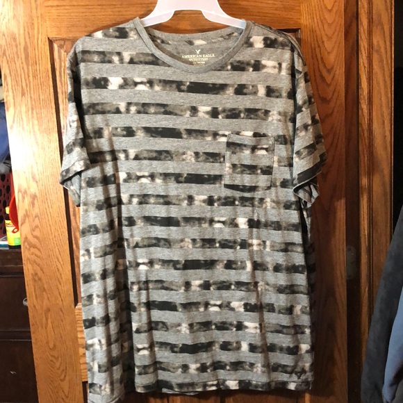 American Eagle Outfitters Other - Gray and black American eagle tee